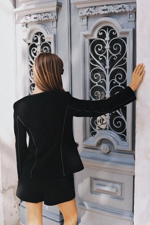 Блейзер с отделкой кантом и декоративной строчкой- Заказать в России