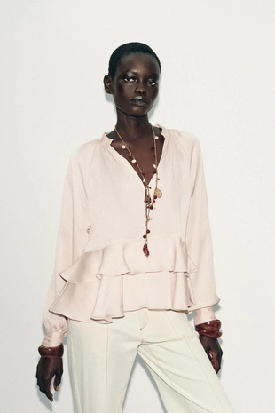 Блуза с воланами