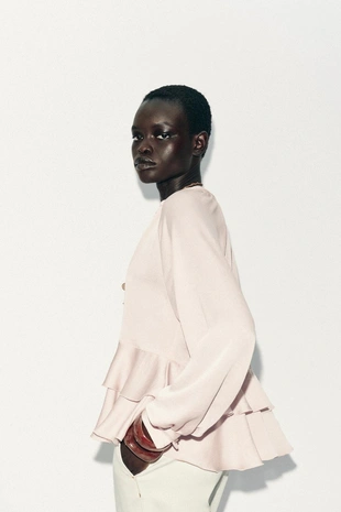 Блуза с воланами