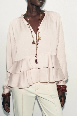 Блуза с воланами