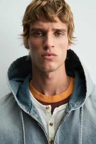 Джинсовая куртка с капюшоном- Заказать в России