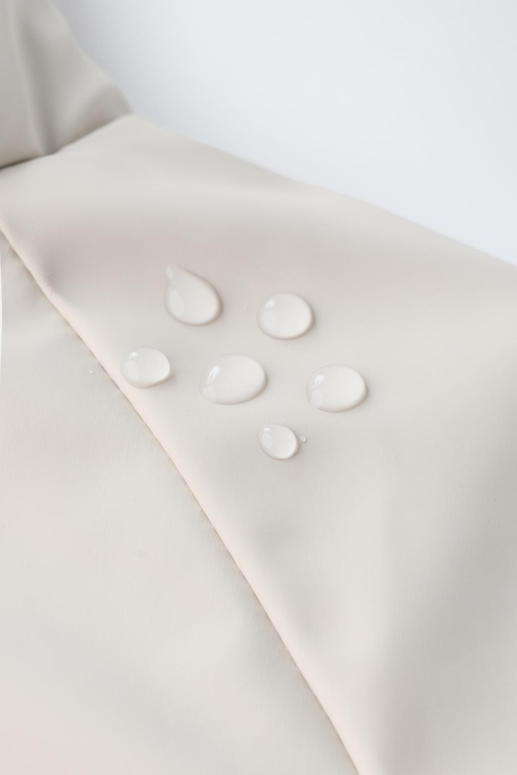 ПРОРЕЗИНЕННАЯ КУРТКА WATER REPELLENT С ЭФФЕКТОМ МЕХА