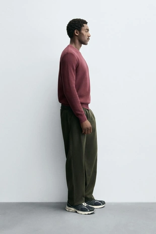 Джемпер классического кроя с рельефной тканью- Заказать в России