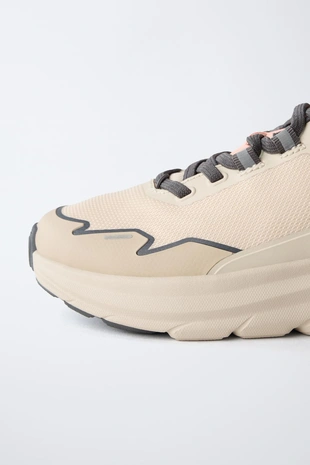 Кроссовки: детали подошвы- Заказать в России