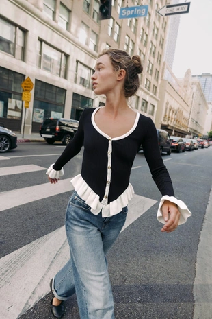 Куртка с контрастными воланами- Заказать в России