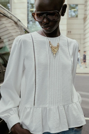 Блуза с кружевом и баской- Заказать в России