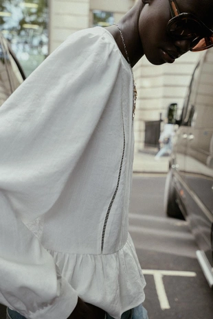 Блуза с кружевом и баской- Заказать в России