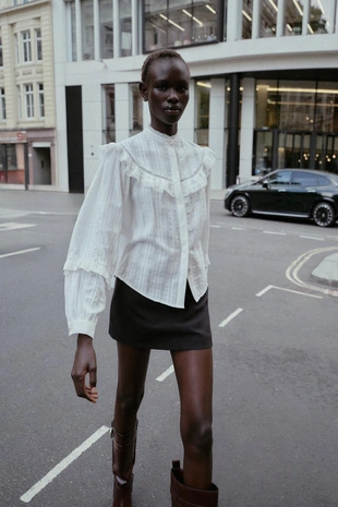 Блуза с кружевом и воланами- Заказать в России