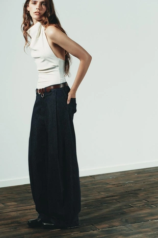 Боди с горловиной халтер и открытой спиной