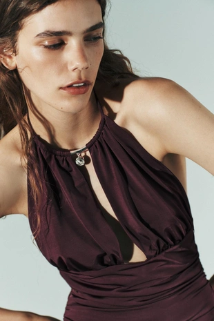 Боди драпированное с декором на шее- Заказать в России