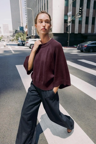 Свитер с широкими рукавами