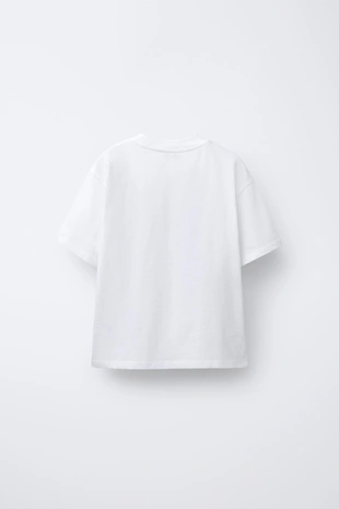 Футболка в стиле преппи с рельефной надписью- Заказать в России