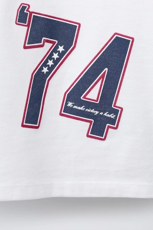 Футболка в стиле преппи с рельефной надписью- Заказать в России