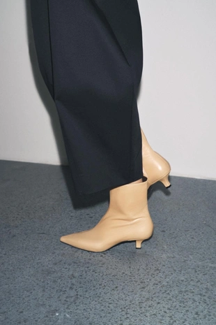 Кожаные ботильоны на тонком каблуке- Заказать в России