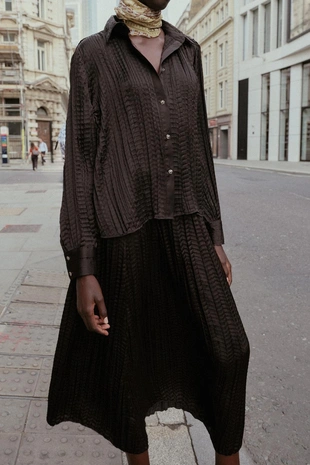 Атласная юбка с жатым эффектом- Заказать в России