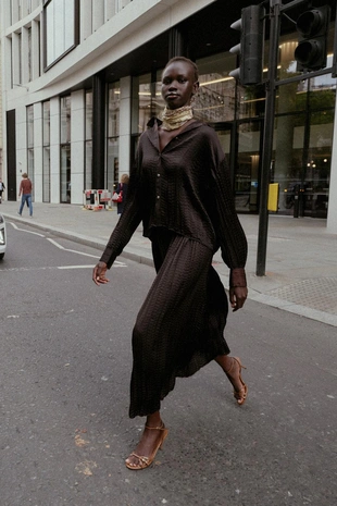 Атласная юбка с жатым эффектом- Заказать в России