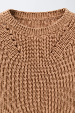 Рубашка с вышивкой из цветов и комбинированный трикотажный жилет- Заказать в России