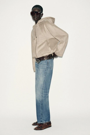 Бомбер из искусственной замши с капюшоном- Заказать в России