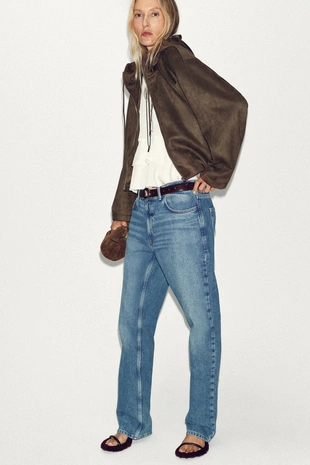 Бомбер из искусственной замши с капюшоном