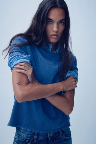 Футболка с эффектом потертости и дырками- Заказать в России