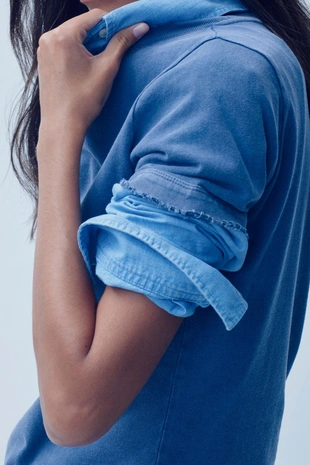 Футболка с эффектом потертости и дырками- Заказать в России