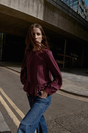 Блуза с кружевом и баской- Заказать в России