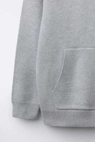 Мягкий трикотажный свитер с капюшоном- Заказать в России