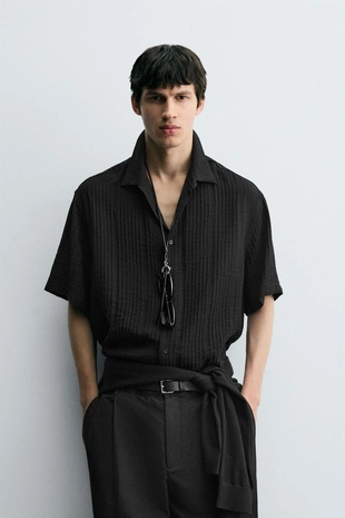 Рубашка струящегося покроя из рельефной ткани