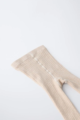 Однотонные колготки в рубчик