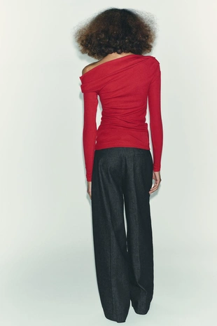 Мягкая асимметричная футболка