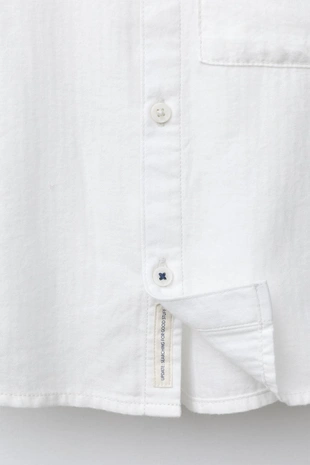 Однотонная рубашка с карманом