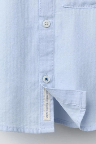 Однотонная рубашка с карманом