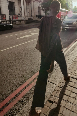 Струящаяся блуза с воланами- Заказать в России