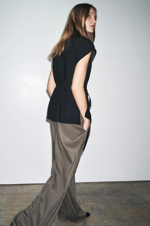 Жилет из коллекции ZW с поясом- Заказать в России