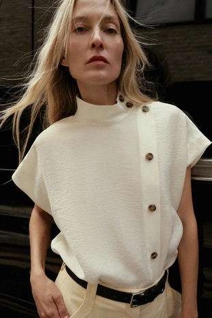 Рубашка с контрастными пуговицами- Заказать в России