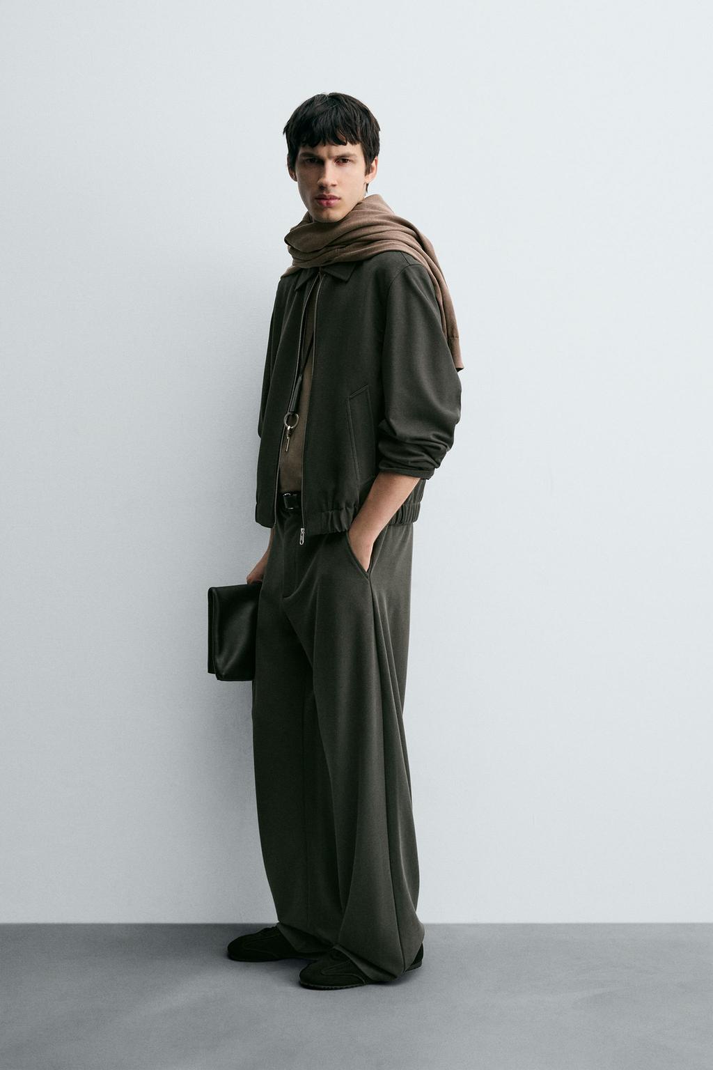 БРЮКИ RELAXED FIT ИЗ СТРУЯЩЕЙСЯ ТКАНИ
