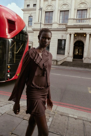 Короткое платье с воланами- Заказать в России