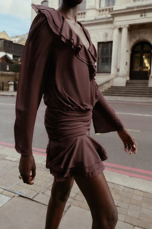 Короткое платье с воланами- Заказать в России