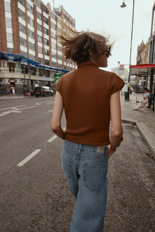 Трикотажный топ с пуговицами- Заказать в России