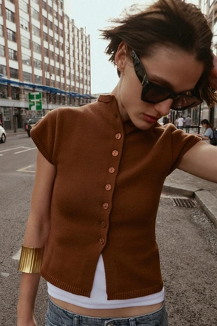 Трикотажный топ с пуговицами- Заказать в России