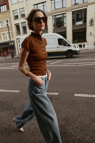 Трикотажный топ с пуговицами- Заказать в России