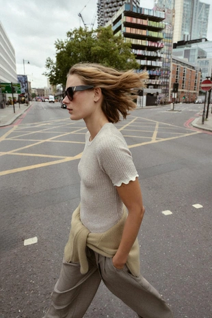 Футболка из трикотажа с комбинированными вставками