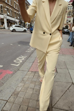 Брюки прямого кроя из рельефной ткани- Заказать в России