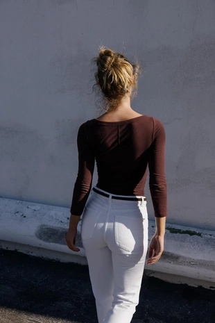 Футболка с вырезом «лодочка»- Заказать в России