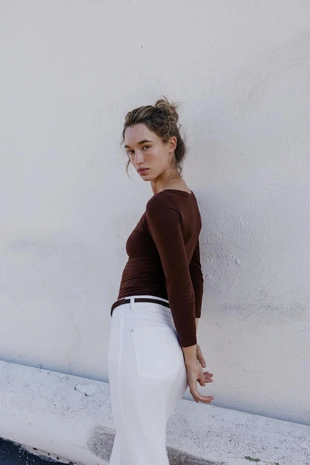 Футболка с вырезом «лодочка»- Заказать в России