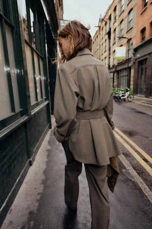 Рубашка с рукавами на хлястиках и поясом- Заказать в России