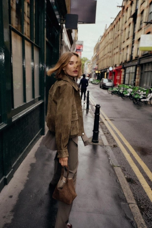 Рубашка с рукавами на хлястиках и поясом- Заказать в России