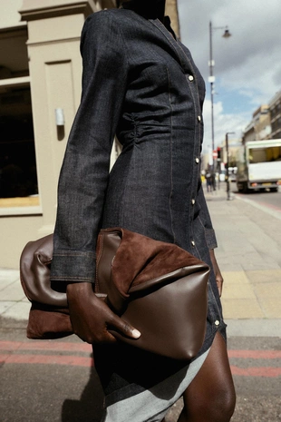 Приталенное джинсовое платье миди- Заказать в России