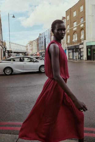 Плиссированное платье миди с эффектом жатой ткани- Заказать в России