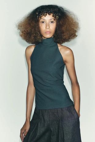 Креповый топ с горловиной халтер- Заказать в России